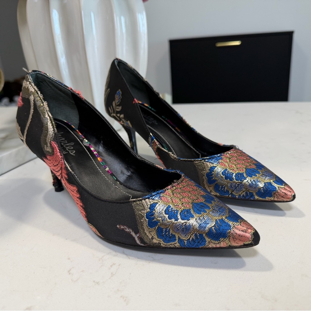 Charles David Black and Blue Embroidered Heels